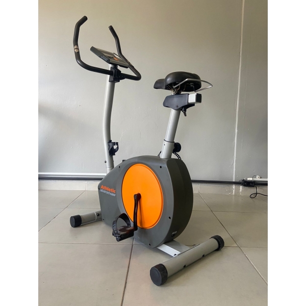 Bicicleta Ergométrica Vertical Atlhetic 460BVP - Seminova